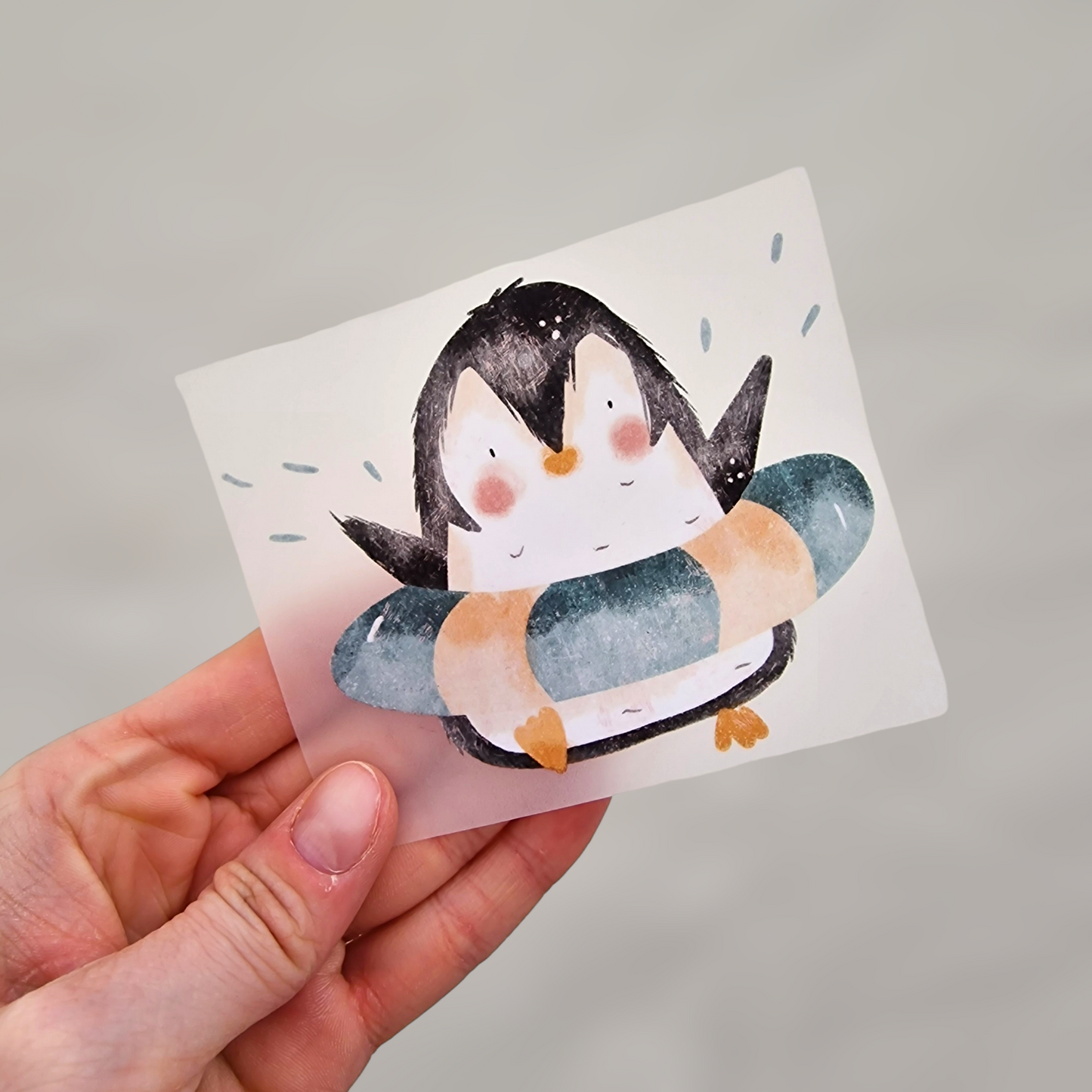 Pinguin im Schwimmreifen